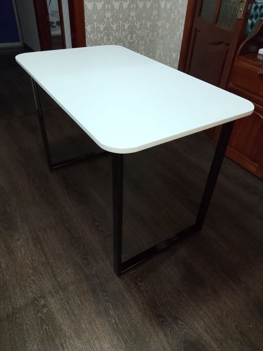 Продам новый стол