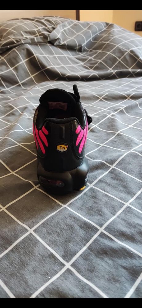Nike Ari Max Tn “Hyper Pink”