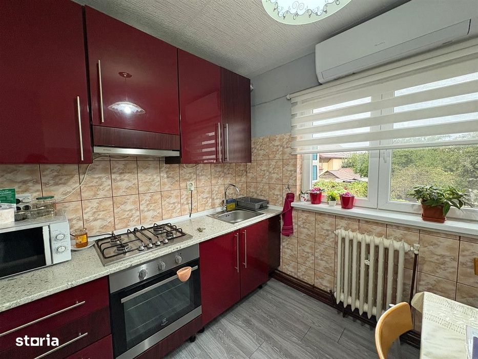 Apartament la casa de vanzare – 4 camere, balcon si curte – Lazaret