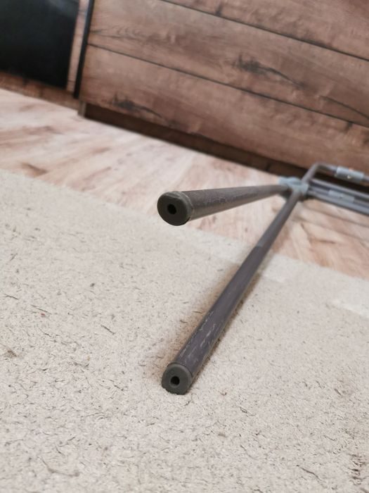 Продавам стойка и подложка за новородено за вана Stokke