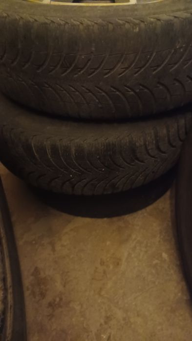 4 Jante R 15 cu 4 cauciucuri de iarnă 185/65/15 Michelin în stare bună