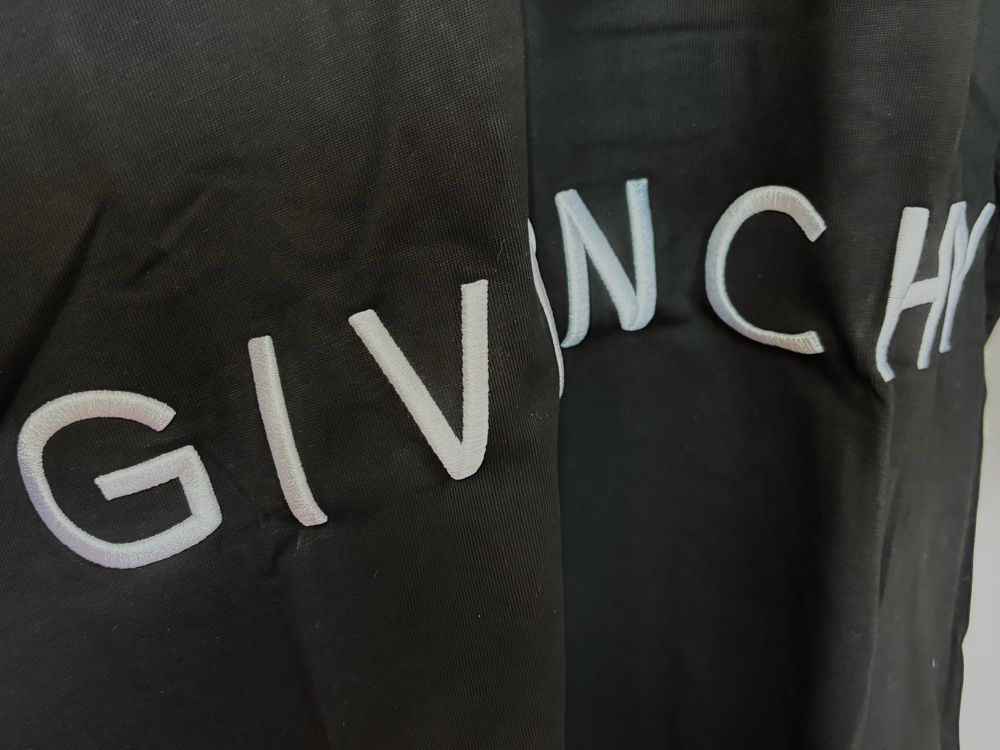 Gyvenchy мъжка тениска с бродерия!