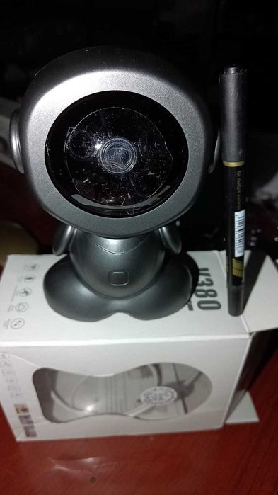 Robot cu cameră rotativă pentru monitorizare copii