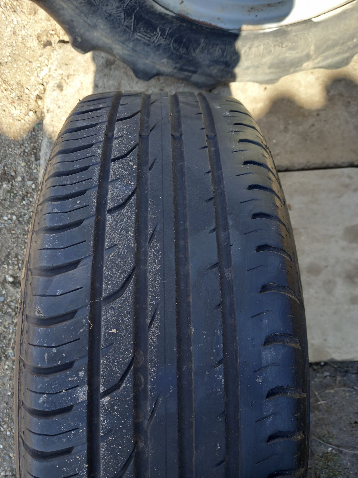 Vand 4 jenti  PE 17BMW CAUCIUCURI 215/60 17