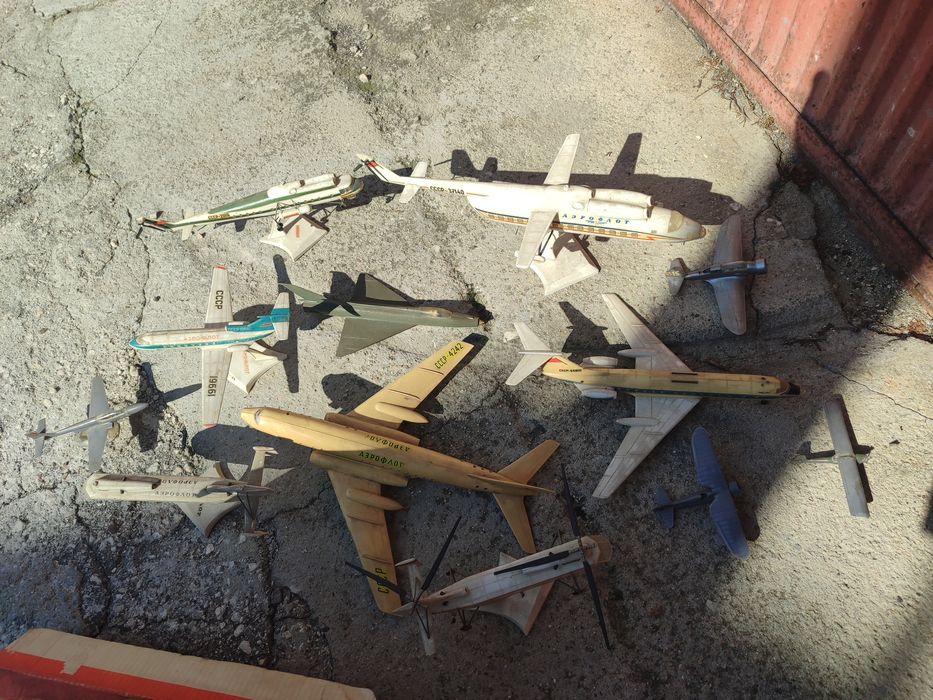 3 бр ретро детски игри и модели на самолети и хеликоптери