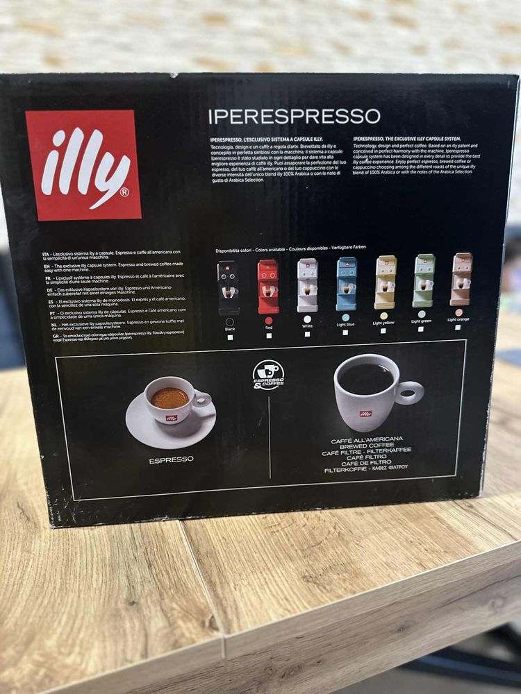 Чисто нова кафемашина с капсули illy Y3.3