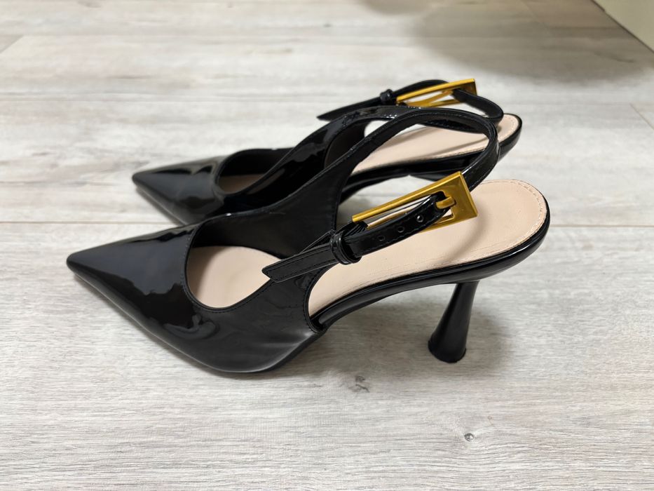 Дамски черни лачени токчета