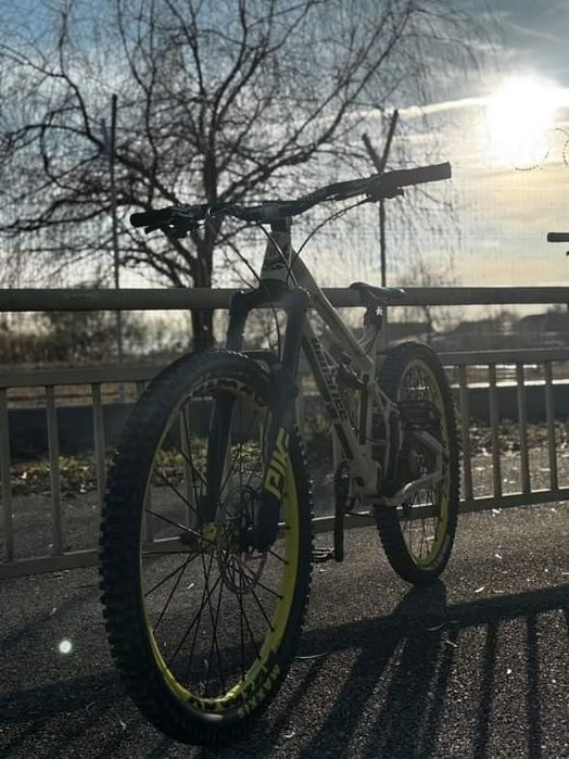 banshee spitfire enduro unic în România