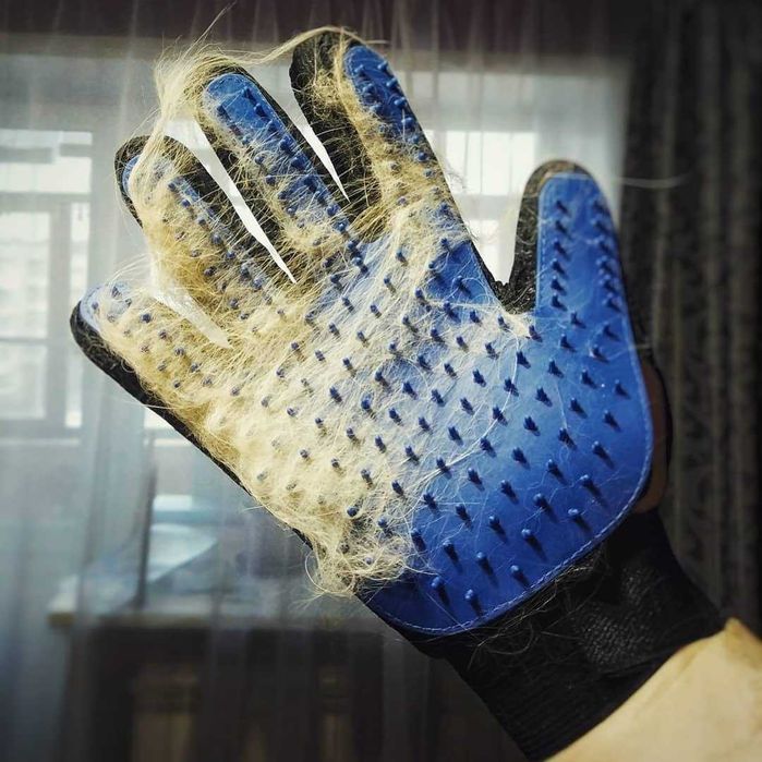 Перчатка для вычесования шерсти животных