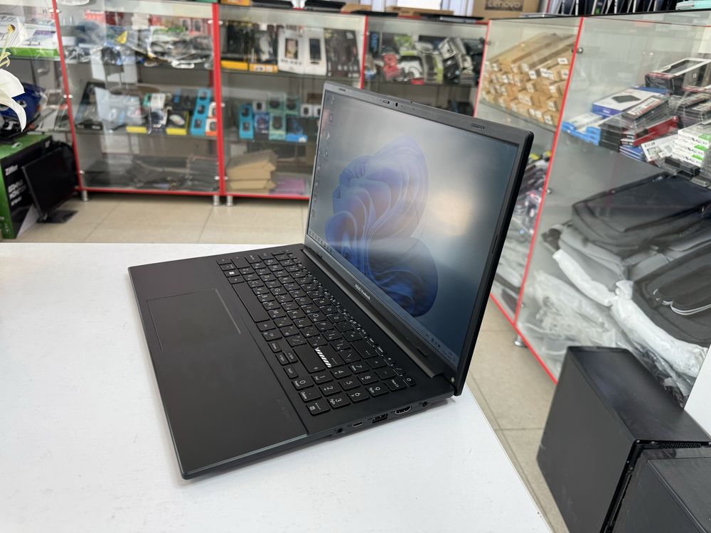 asus ryzen 5 7520 (i5-13) holati zor 8/512 ssd lik IT va grafikalarga