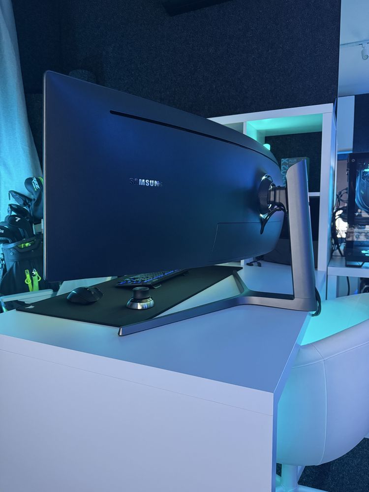Продавам: Монитор SAMSUNG Odyssey 49 инча