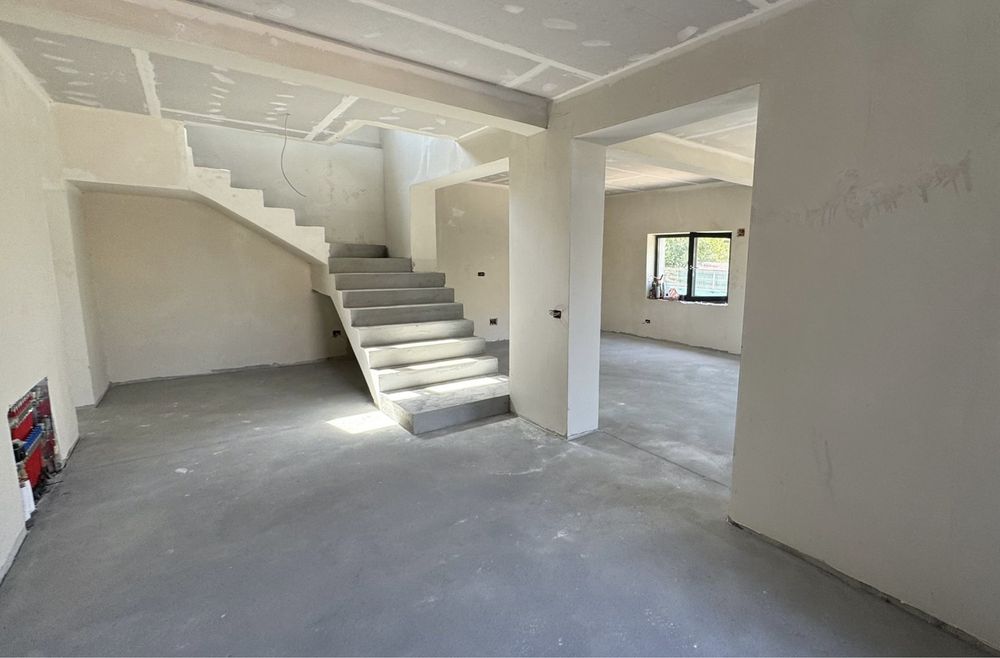Casa noua ( Semi Finisata ) de vanzare in Oradea