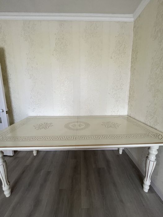 Продаю стол