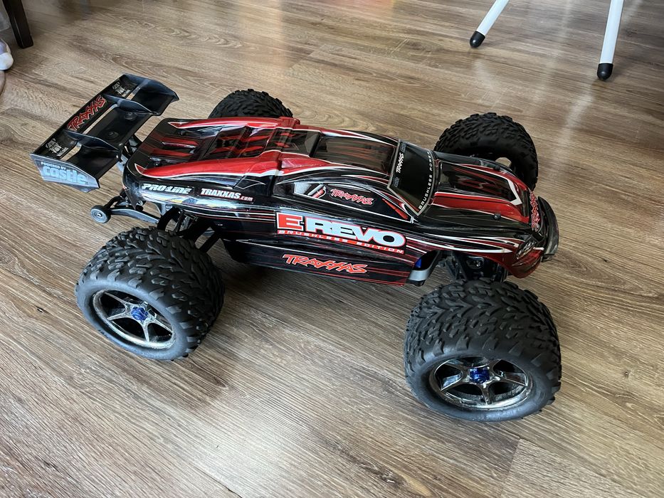 EREVO TRAXXAS спортна количка с дестанционно