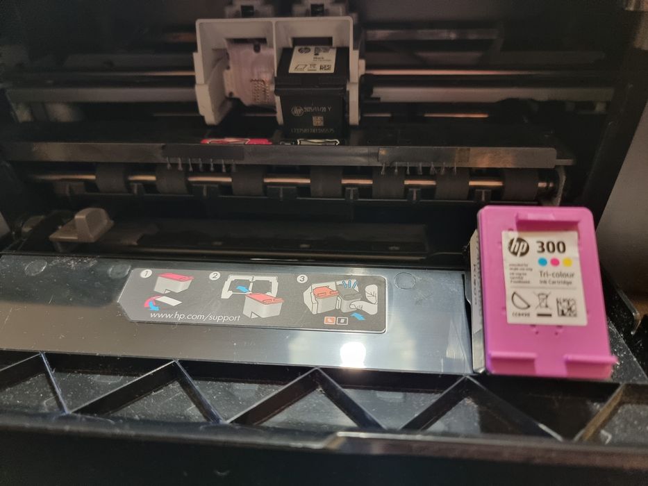 Imprimantă multifuncțională 3 in 1 HP C4680

Nr. Tel.