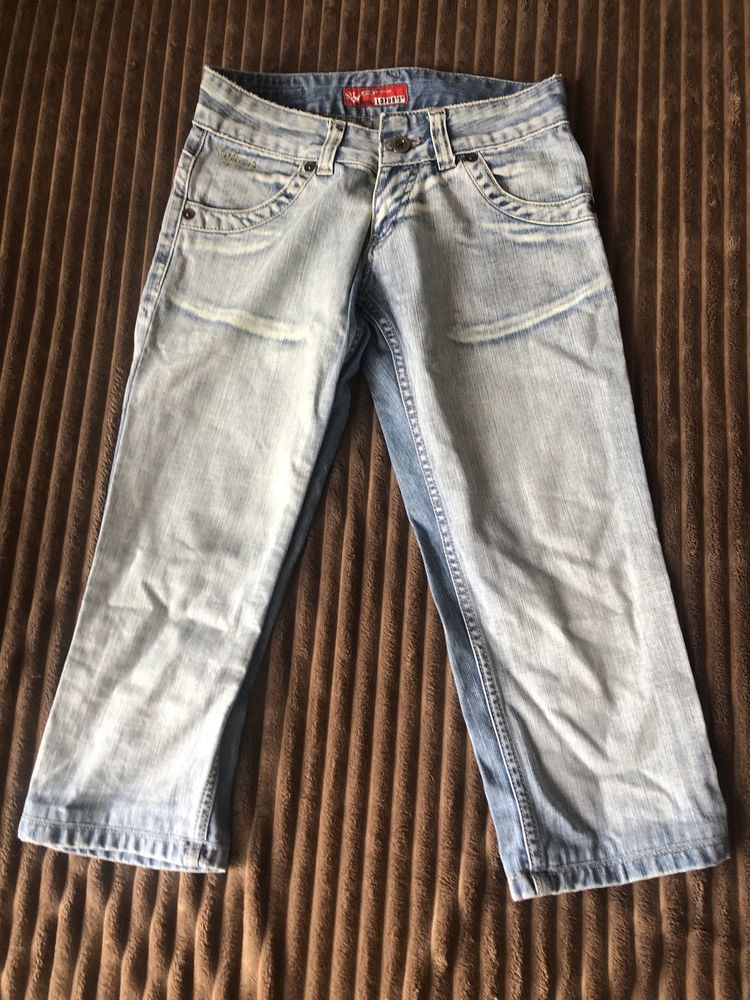 Blugi/ Jeans  (trei sferturi)