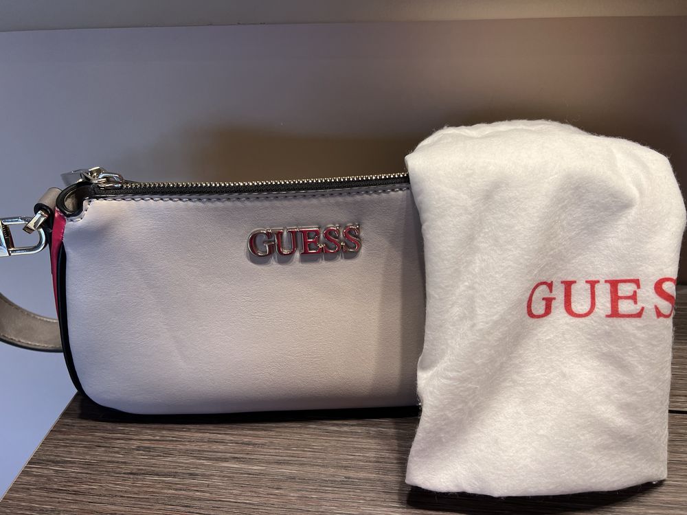 Дамска чанта Guess