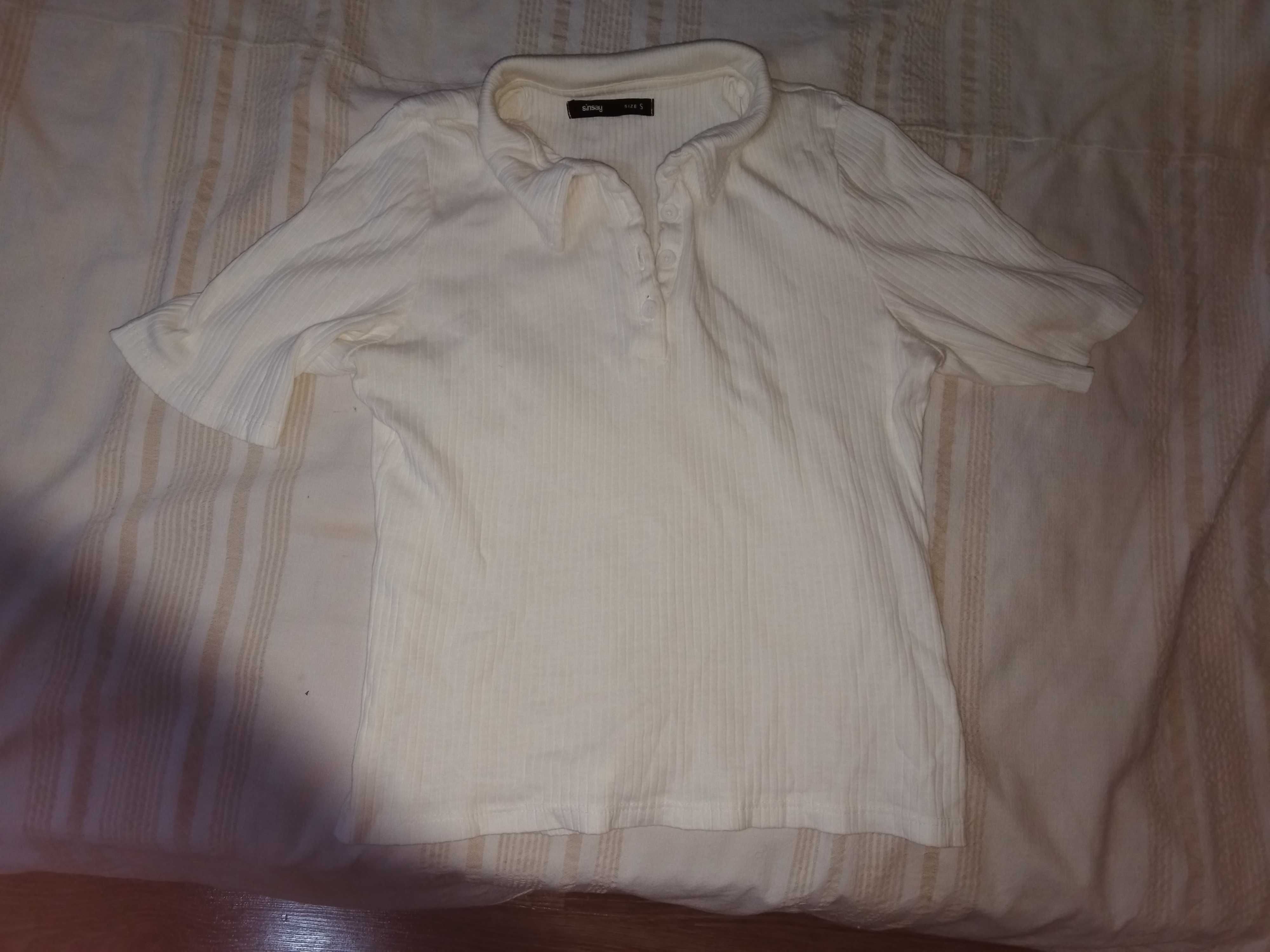 Една бяла  блуза