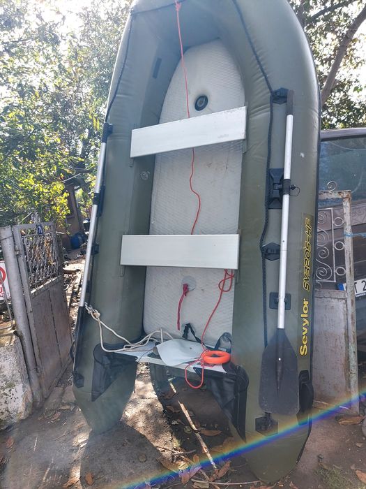 Vând barcă pneumatică marca SEVIROLlungime 3.40m