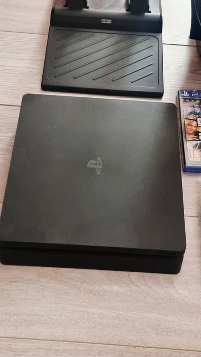 Consola SONY gaming, volan ,joc ,accesorii