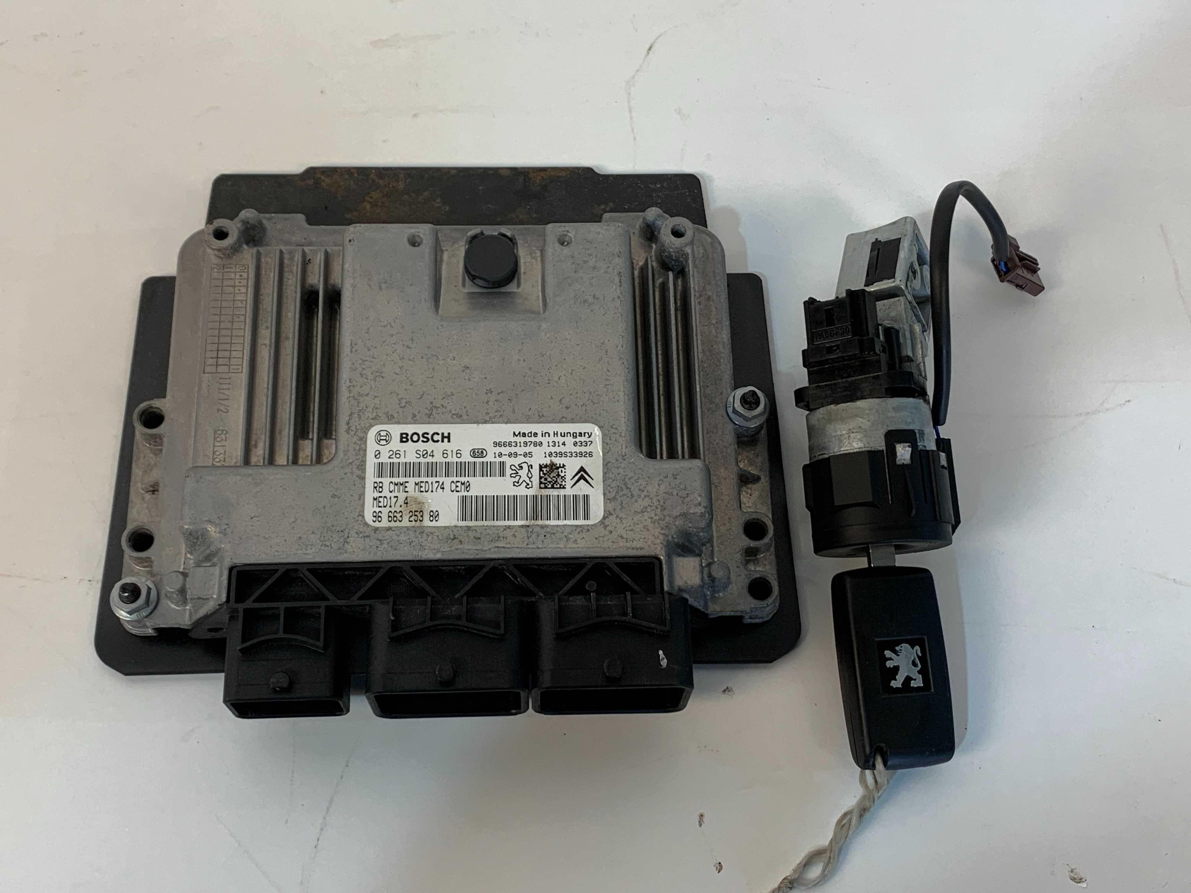 Компютър ECU контактен ключ Peugeot 5008 1.6 THP 156к.с. (09-17)г.