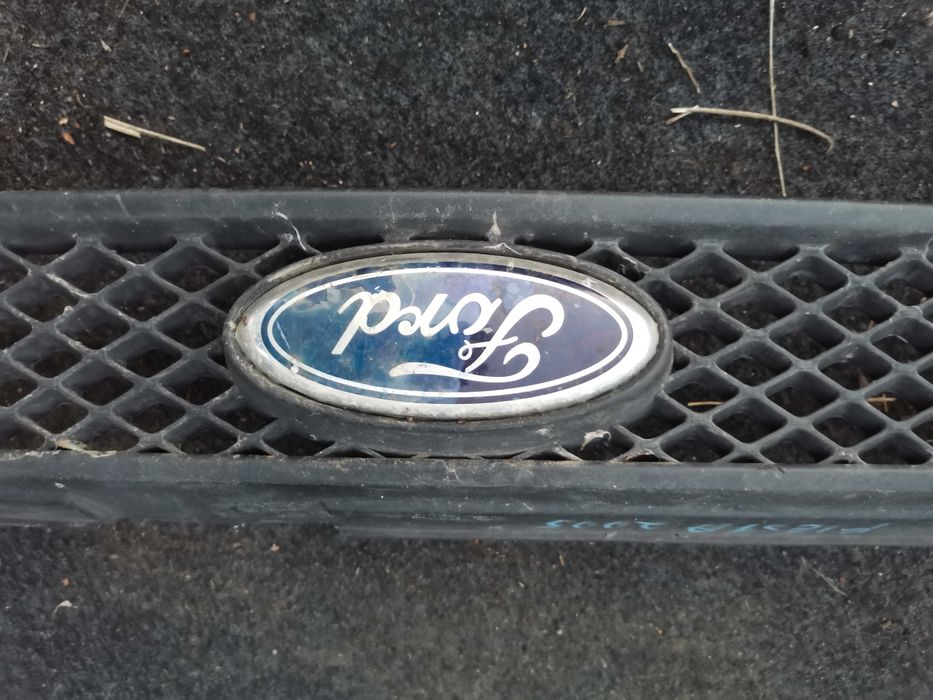 Предна Централна маска Емблема решетка Ford Fiesta /Форд Фиеста 2005