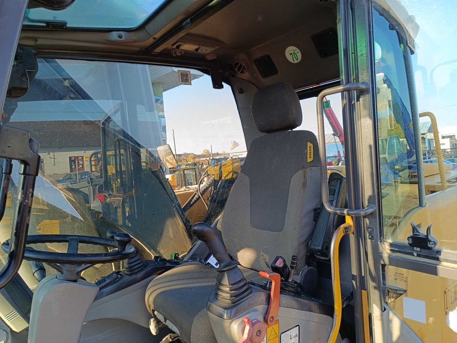 Excavator pe roti cu lama si cale , Volvo EW 180C , 20 tone , 2011