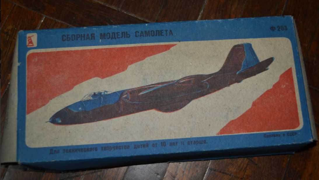 сборная модель самолёта E.E.Canberra 1/72 model kit