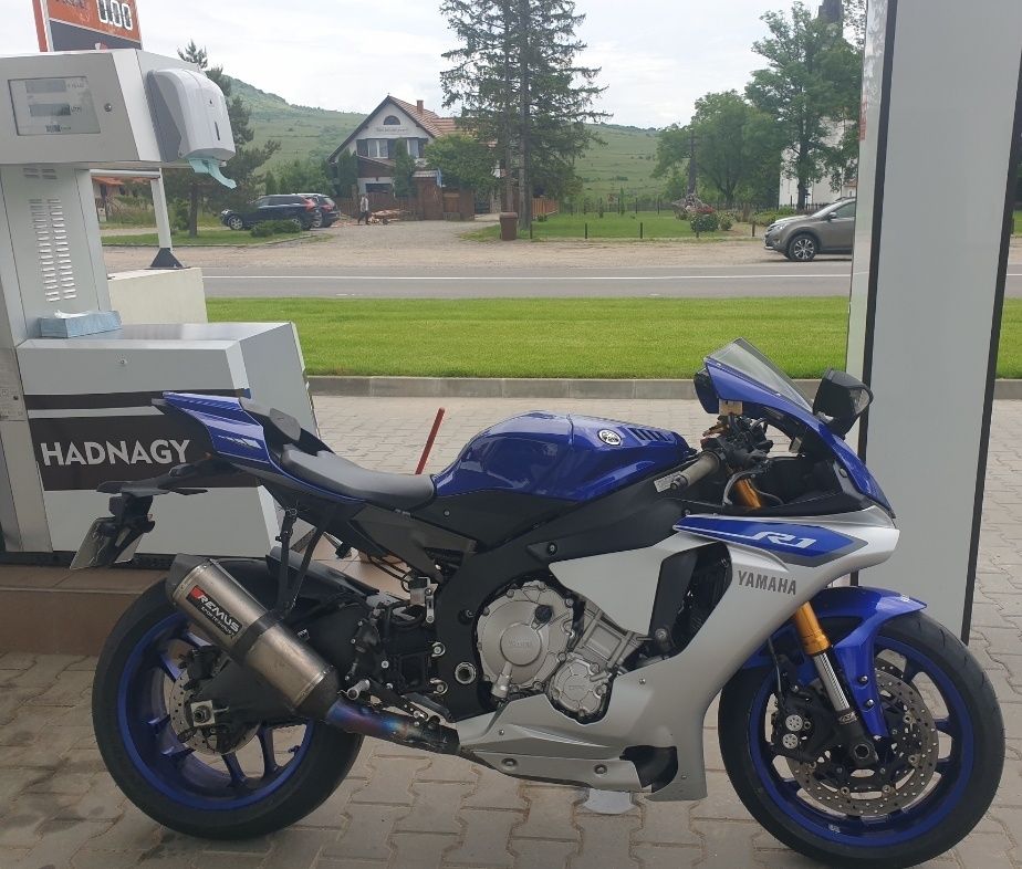 Yamaha R1  rn32,an 2015