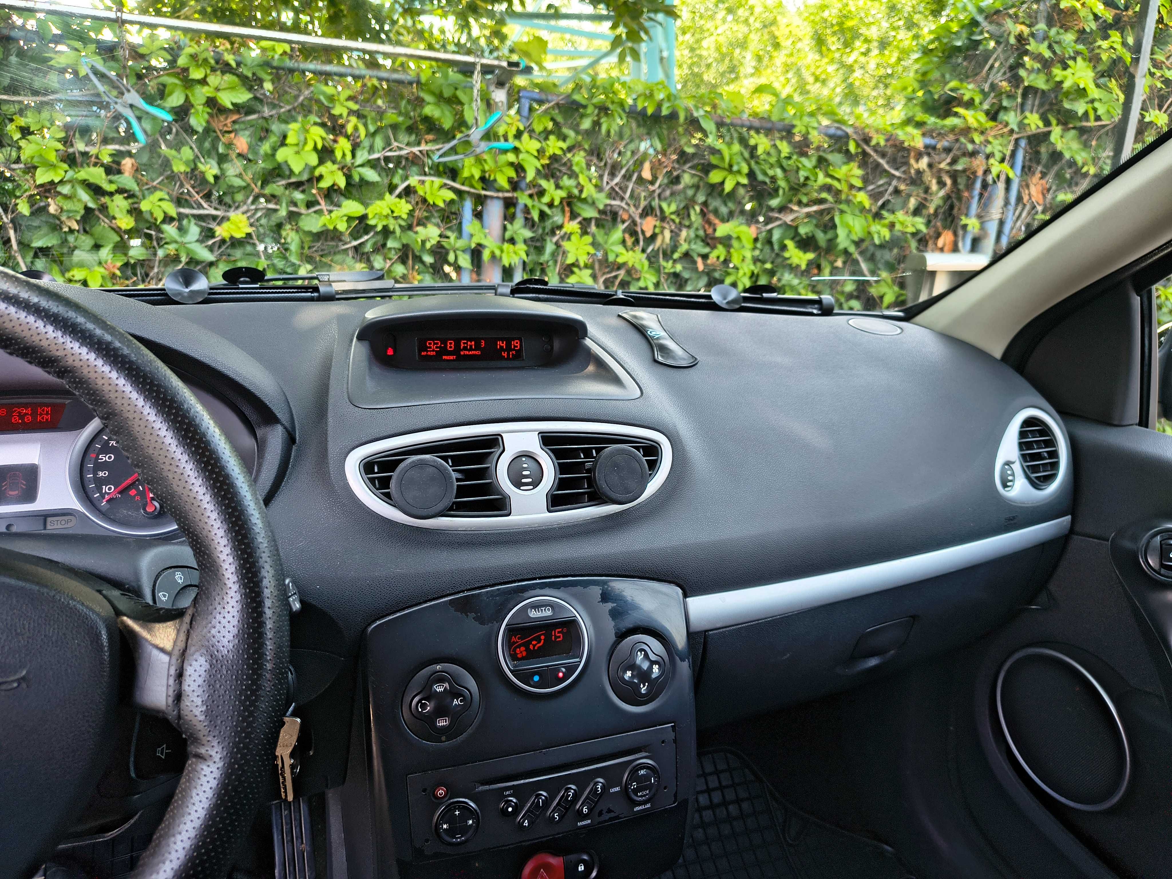 Vând Renault Clio 3 - 1.2 benzină - 2009