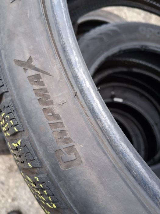 235 35 20 GRIPMAX 2бр зимни дот 2022г