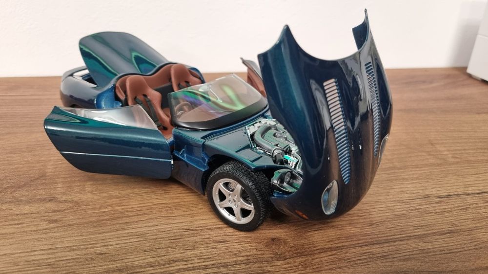 JAGUAR XK180 1:18 macheta