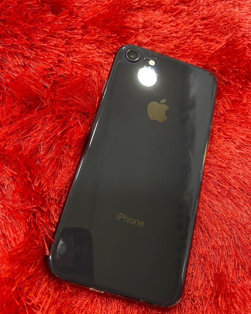 Iphone 8 xolati ideal