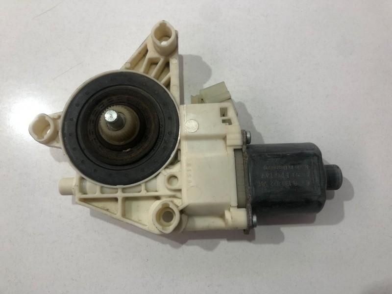 Motoras macara geam dreapta spate 0130822504 Mercedes-Benz C-Class W2