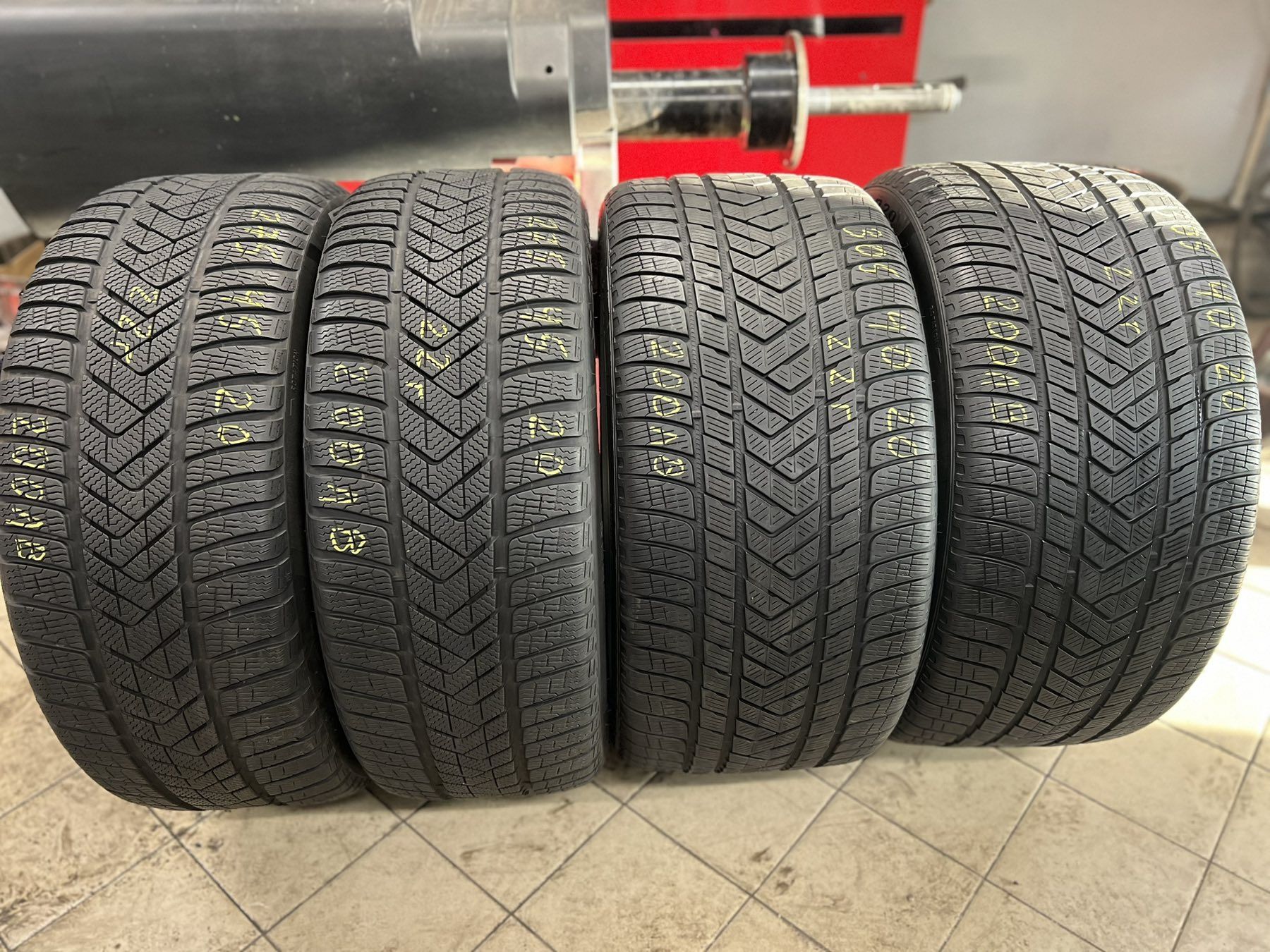 Зимни гуми спорт пакет 305/40 R20 и 275/45 R20 Pirelli