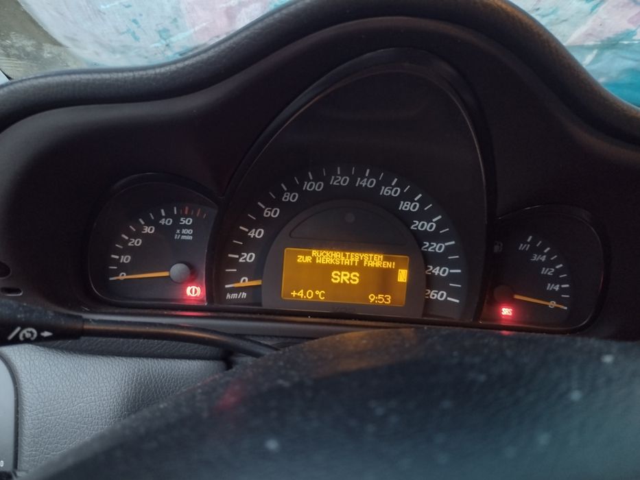 Se vinde Mercedes Benz mai multe detalii la telefon sau mesaj