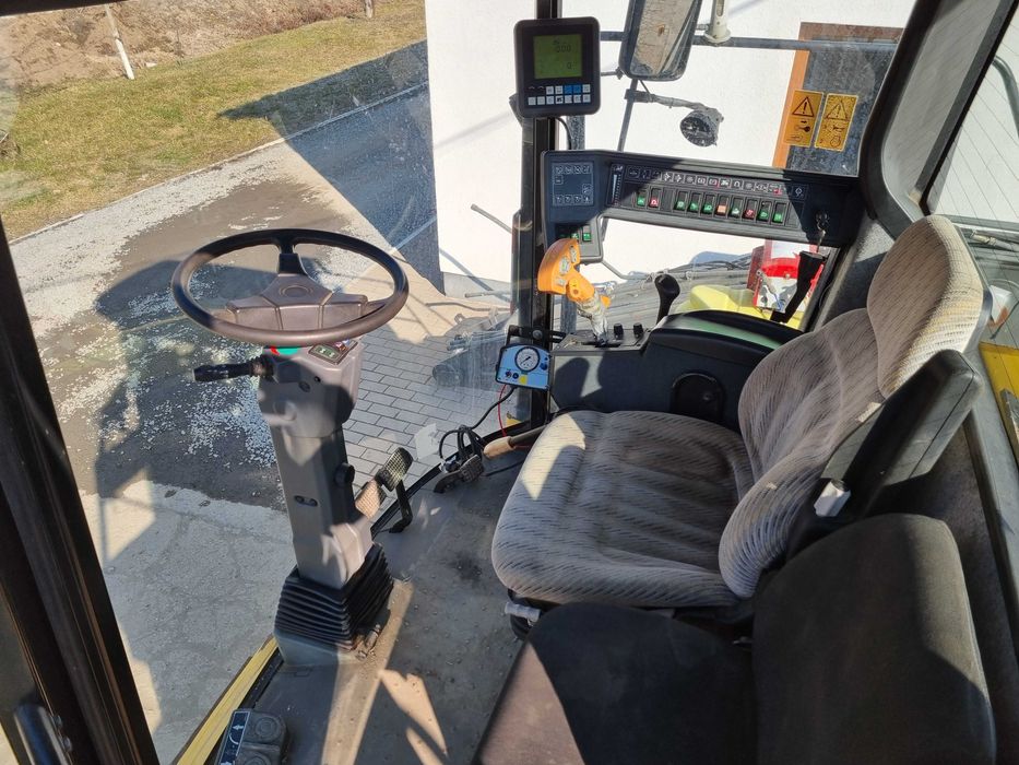 Combina New Holland FX50 complet echipată pentru siloz și porumb