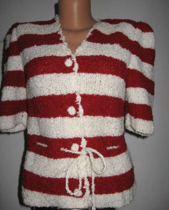 Costum alb rosu-model unicat