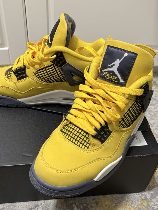 Jordan 4 Retro Lightning