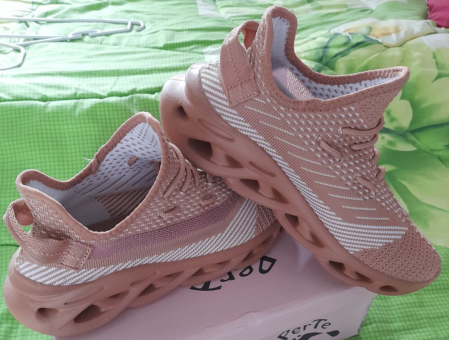 Adidaşi cu platformă, import, noi nouți în cutie