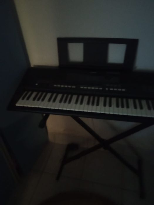 Vând 2 orgi si 2 sintetizatoare