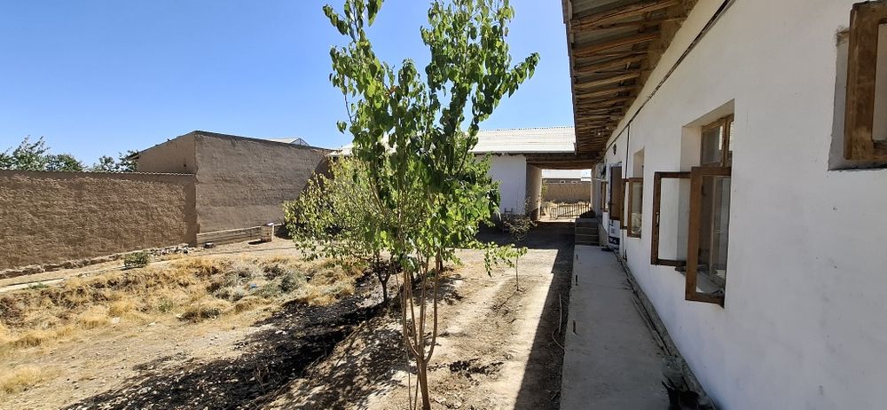 Jizzaxda uy sotiladi