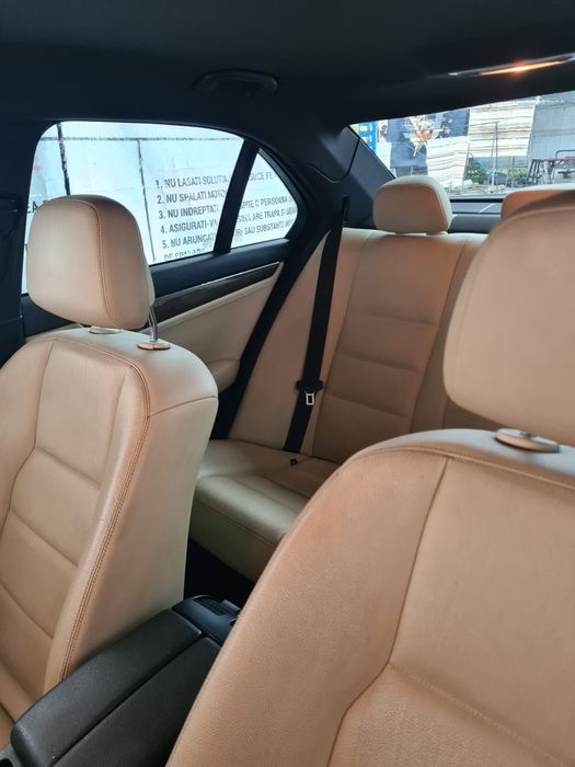 Vând Mercedes c 220