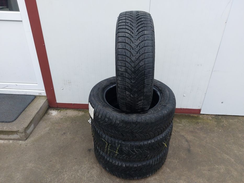 125 lei bucata! Set anvelope M+S/IARNA 205 60 16 Michelin