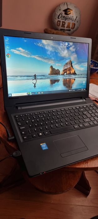 Vând laptop Lenovo IdeaPad in stare buna cu procesor Intel I3