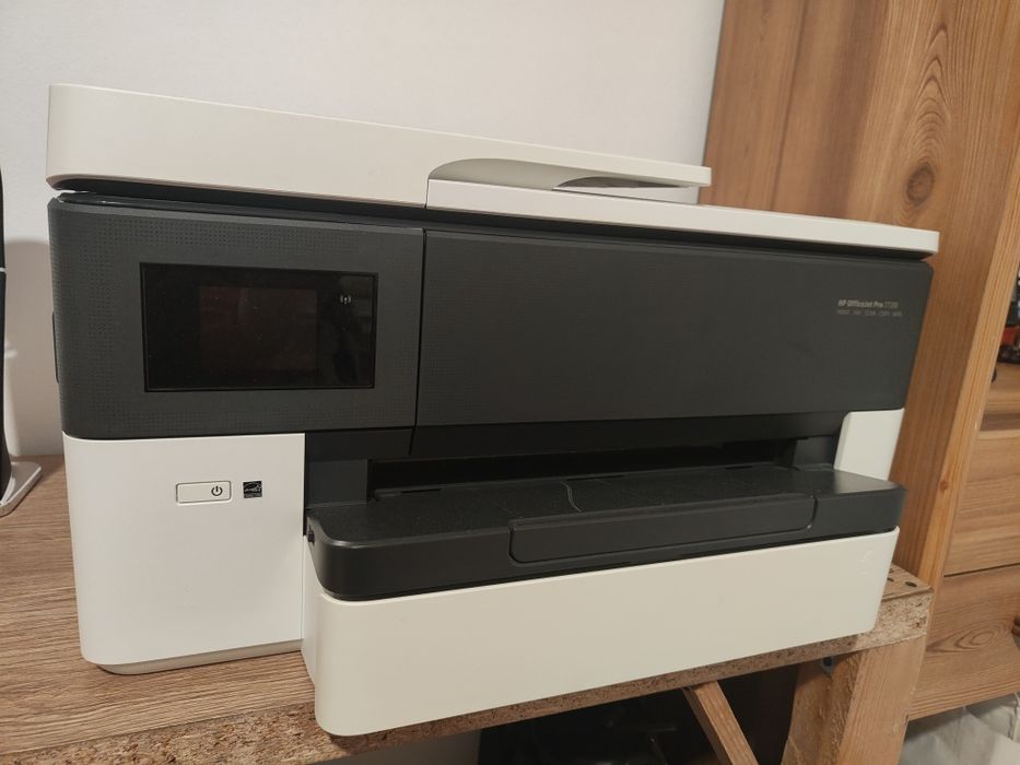 Vând imprimanta HP OfficeJet Pro 7720