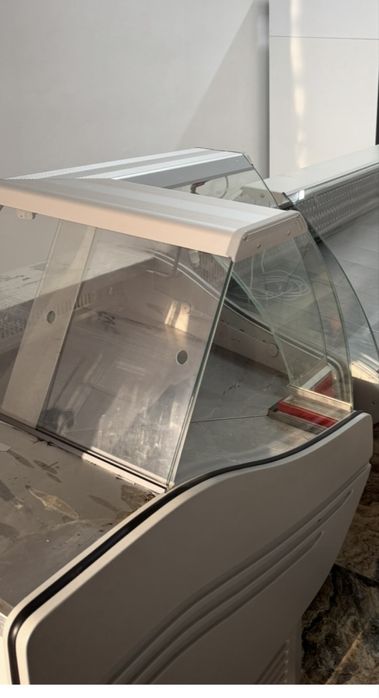 Витринный холодильник