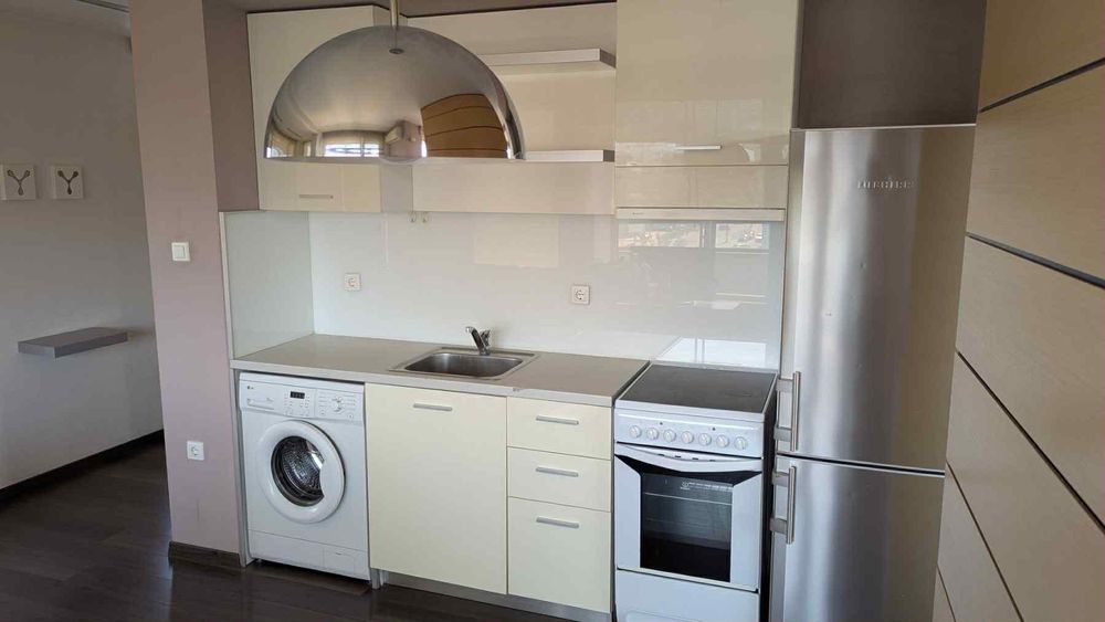 Дава се под наем Едностаен апартамент в Пловдив, Южен - 55 кв.м за 360 € - Снимка #1