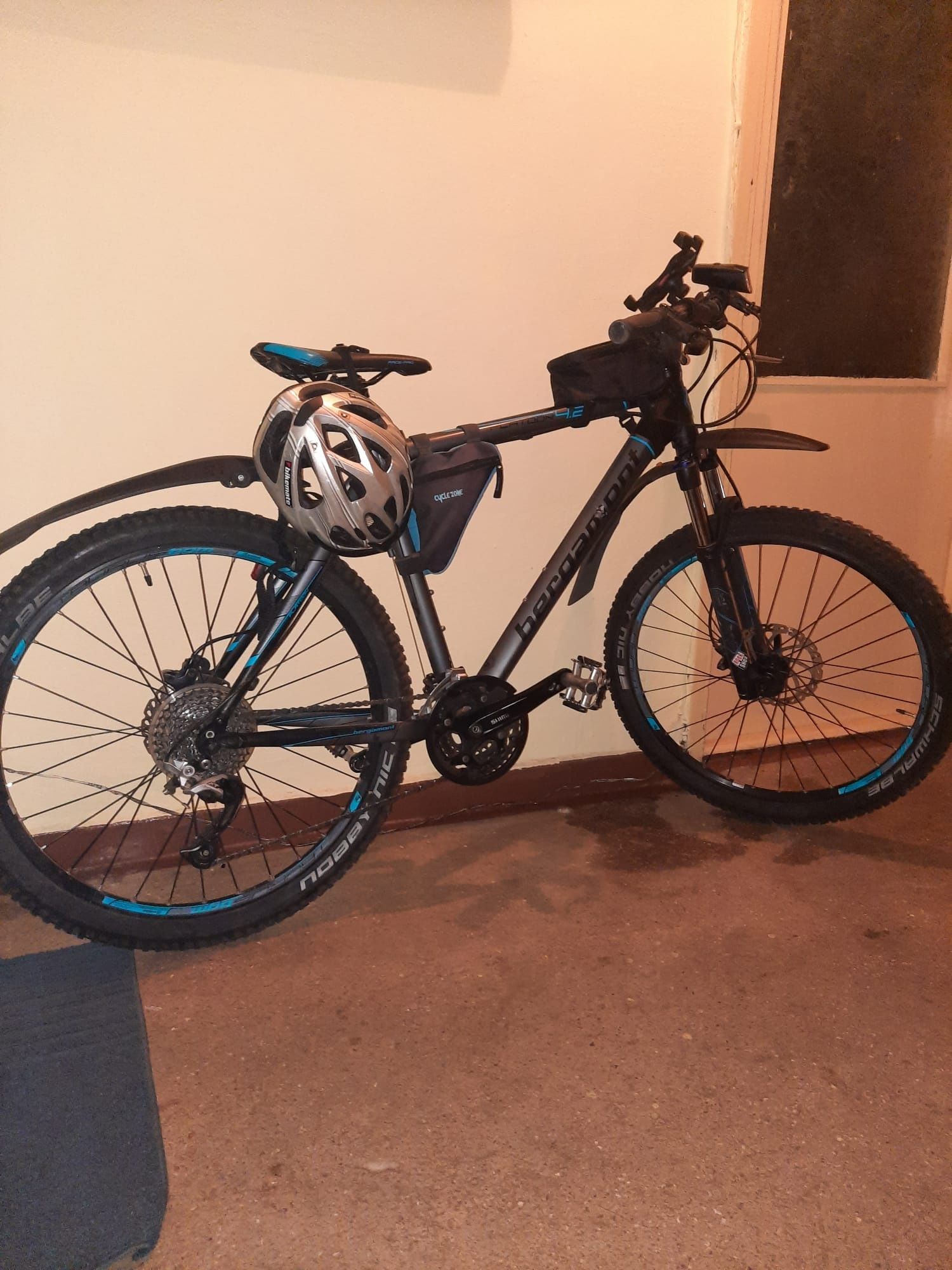 Vând bicicletă MTB Bergamont 27,5 + cască XC
