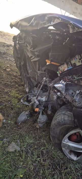 Vând mazda 3 la piese